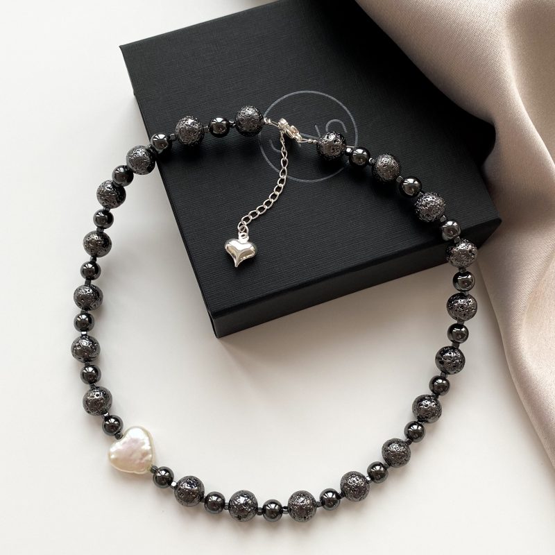 Чокер из гематита, вулканической лавы и жемчуга - фото 4